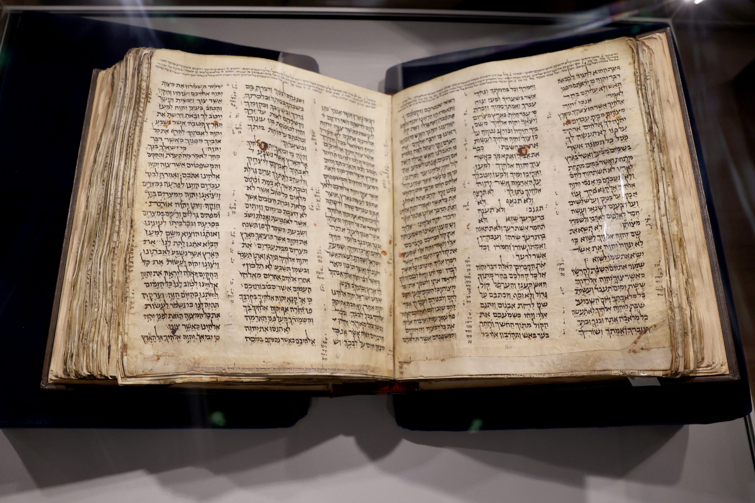 Codex Sasson at ANU - Museum of the Jewish People (photo: Itzik Biran)